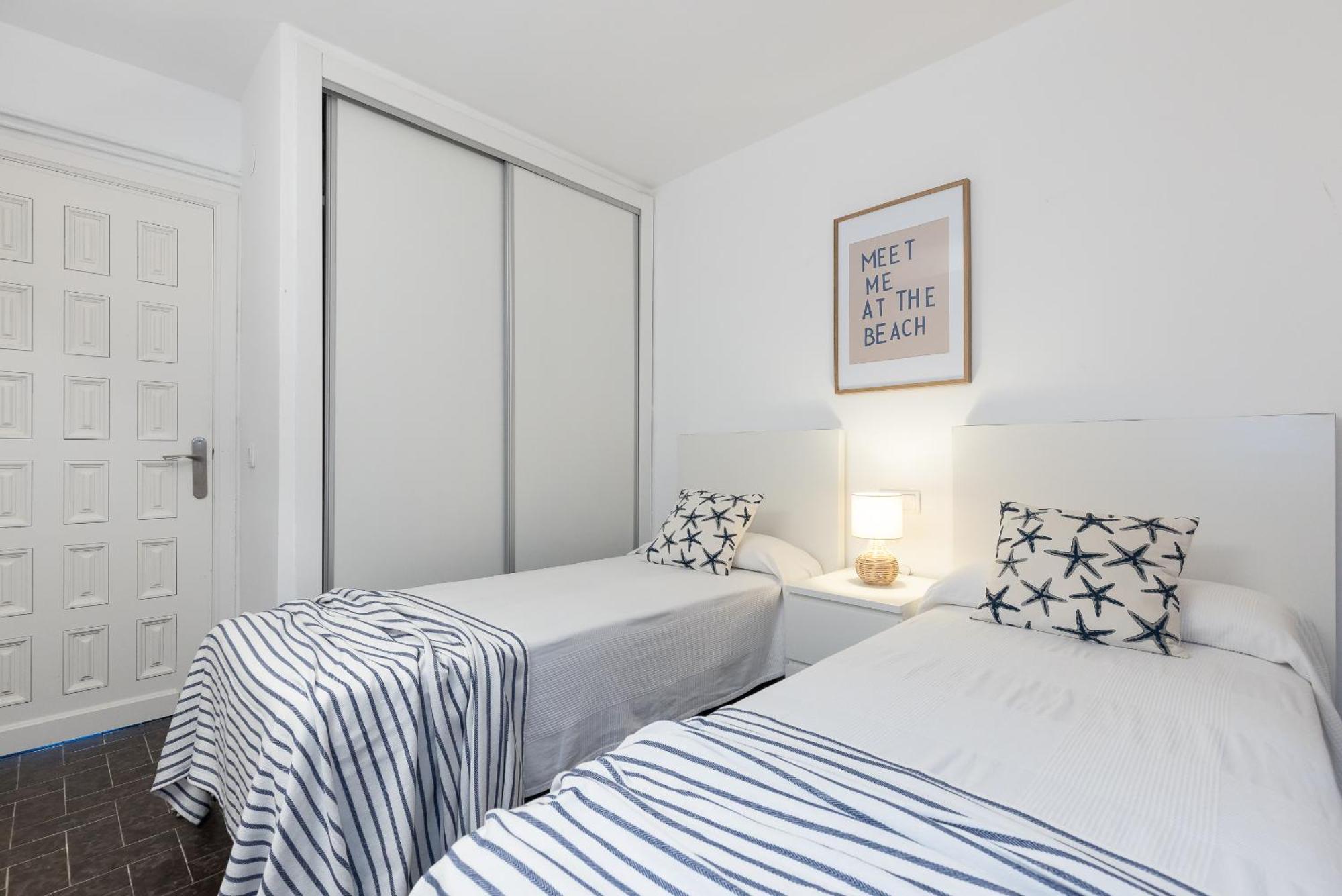 Uhc Dms Family Apartments Cambrils Quarto foto